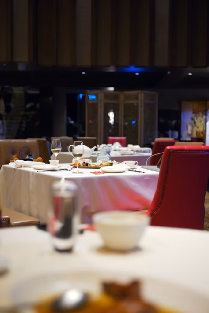 photo 1667895082354 b9d3a9bd17e2 Linen Rental Salt Lake City UT